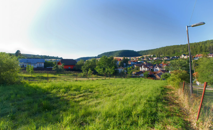 Stavebný pozemok (1 251 m²) s IS, dvojitým prístupom a výhľadom, Dravce - fotografia 13