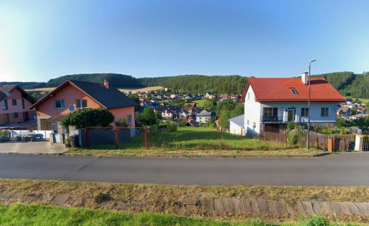 Stavebný pozemok (1 251 m²) s IS, dvojitým prístupom a výhľadom, Dravce - fotografia 19
