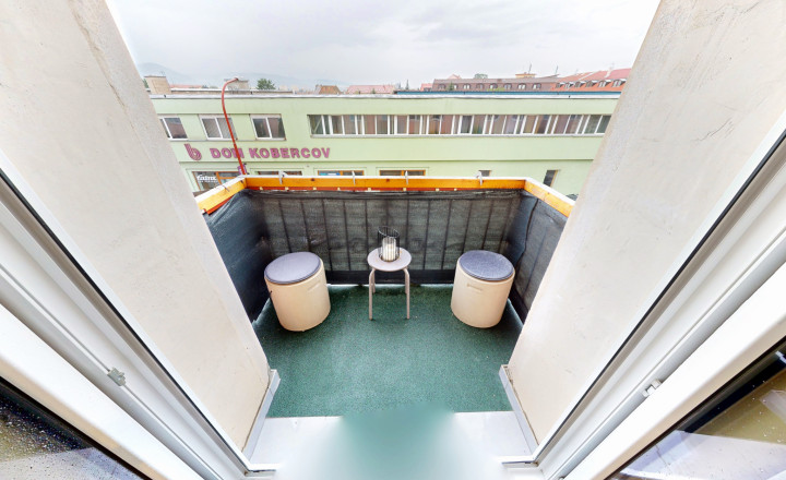 REZERVOVANÝ - Štýlový byt 2+1 (58 m2) s balkónom + projekt podkrovie | centrum SNV - fotografia 3