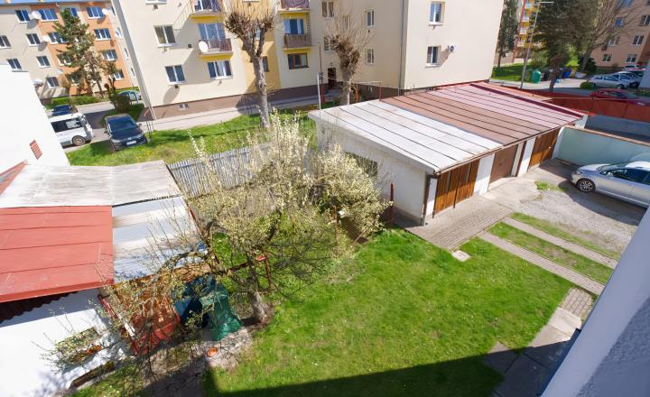 Byt 3+1 (109 m²) s 2 balkónmi, garážou a záhradou, centrum SNV - fotografia 5