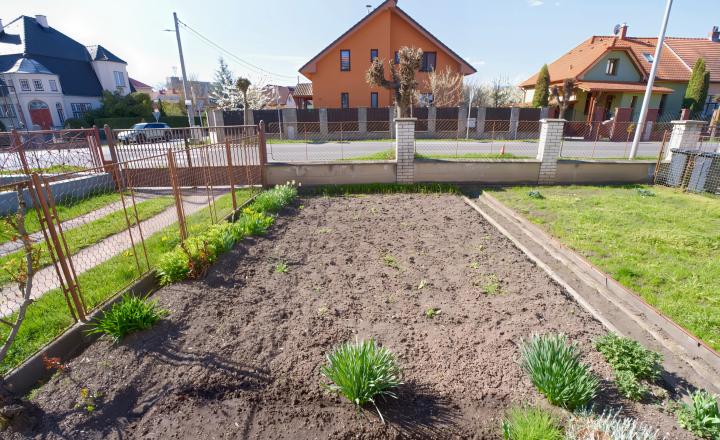 Byt 3+1 (109 m²) s 2 balkónmi, garážou a záhradou, centrum SNV - fotografia 9