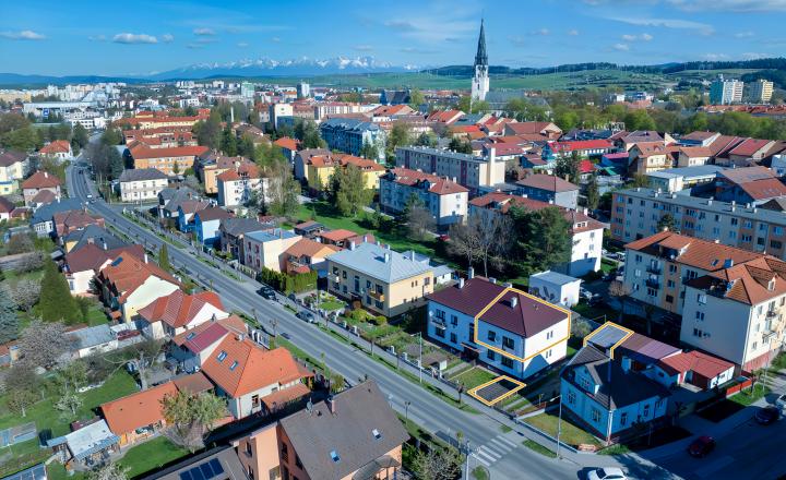 Byt 3+1 (109 m²) s 2 balkónmi, garážou a záhradou, centrum SNV - fotografia 11