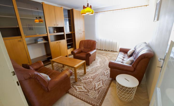 Byt 3+1 (109 m²) s 2 balkónmi, garážou a záhradou, centrum SNV - fotografia 12
