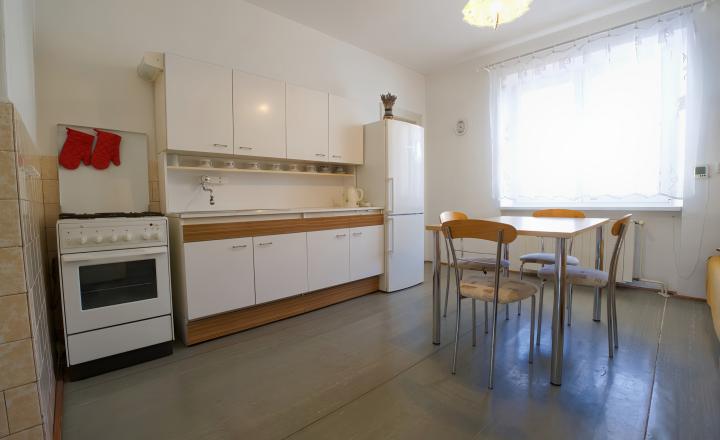 Byt 3+1 (109 m²) s 2 balkónmi, garážou a záhradou, centrum SNV - fotografia 18