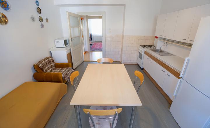 Byt 3+1 (109 m²) s 2 balkónmi, garážou a záhradou, centrum SNV - fotografia 19