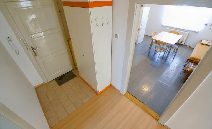 Byt 3+1 (109 m²) s 2 balkónmi, garážou a záhradou, centrum SNV - fotografia 32