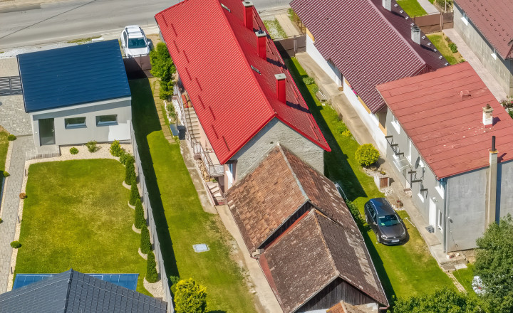 Rodinný dom (1 293 m²) s  veľkou záhradou a stodolou, Domaňovce - fotografia 11