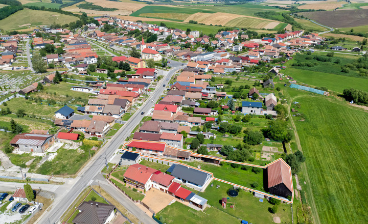 Rodinný dom (1 293 m²) s  veľkou záhradou a stodolou, Domaňovce - fotografia 33
