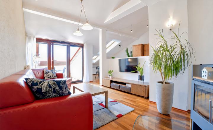 PREDANÉ Atraktívny 4-izbový podkrovný byt (120 m2) s terasou Sp. Nová Ves - fotografia 1