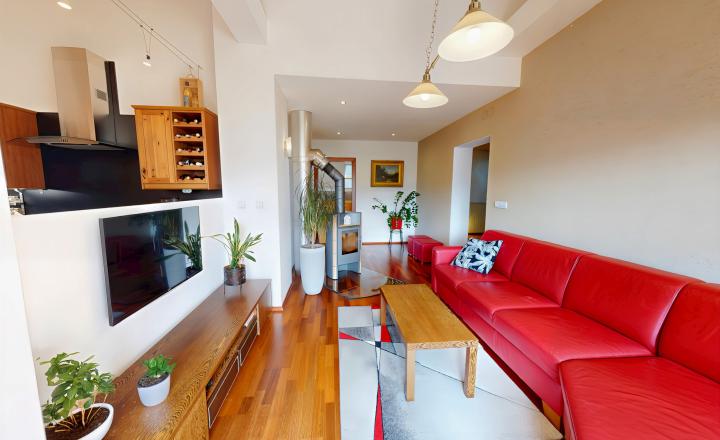 PREDANÉ Atraktívny 4-izbový podkrovný byt (120 m2) s terasou Sp. Nová Ves - fotografia 3