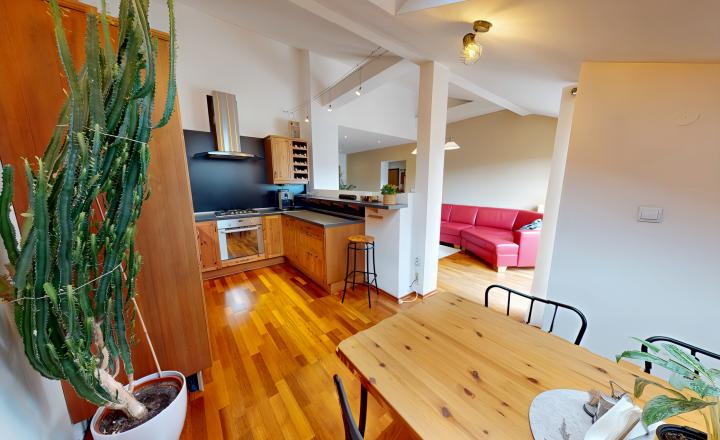 PREDANÉ Atraktívny 4-izbový podkrovný byt (120 m2) s terasou Sp. Nová Ves - fotografia 4