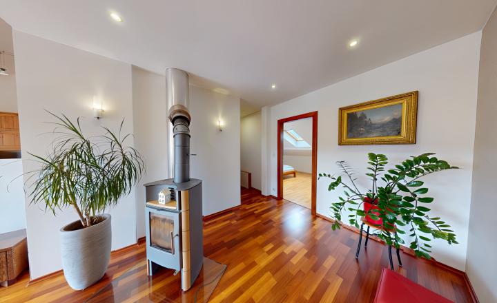 PREDANÉ Atraktívny 4-izbový podkrovný byt (120 m2) s terasou Sp. Nová Ves - fotografia 6