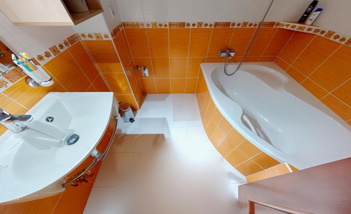PREDANÉ Atraktívny 4-izbový podkrovný byt (120 m2) s terasou Sp. Nová Ves - fotografia 14