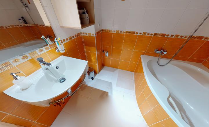 PREDANÉ Atraktívny 4-izbový podkrovný byt (120 m2) s terasou Sp. Nová Ves - fotografia 16