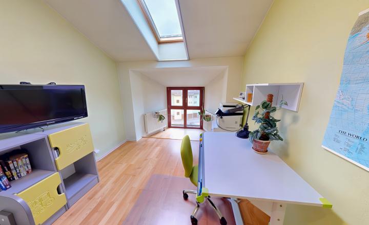 PREDANÉ Atraktívny 4-izbový podkrovný byt (120 m2) s terasou Sp. Nová Ves - fotografia 31