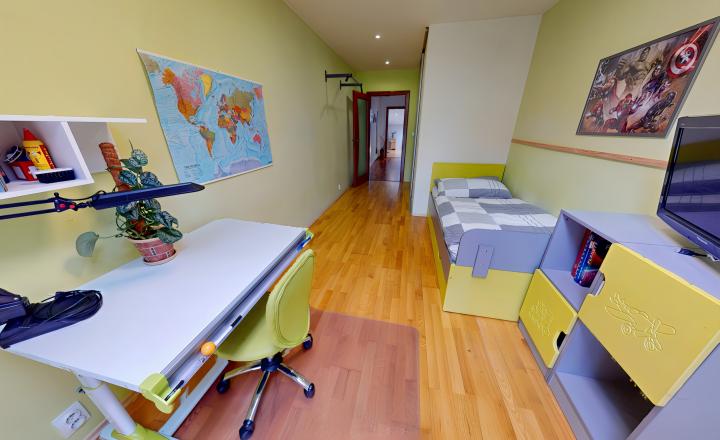 PREDANÉ Atraktívny 4-izbový podkrovný byt (120 m2) s terasou Sp. Nová Ves - fotografia 32
