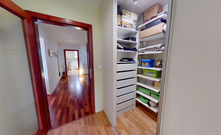 PREDANÉ Atraktívny 4-izbový podkrovný byt (120 m2) s terasou Sp. Nová Ves - fotografia 33