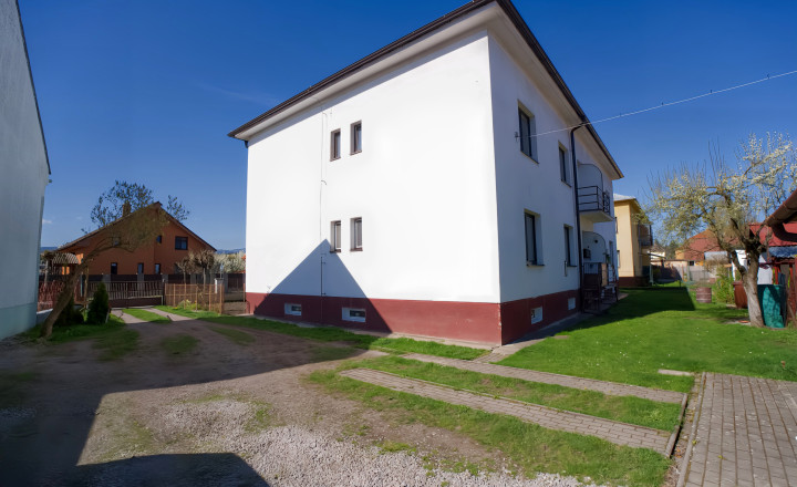 Byt 3+1 (104 m2) s 2 balkónmi, garážou a záhradou, centrum SNV - fotografia 4