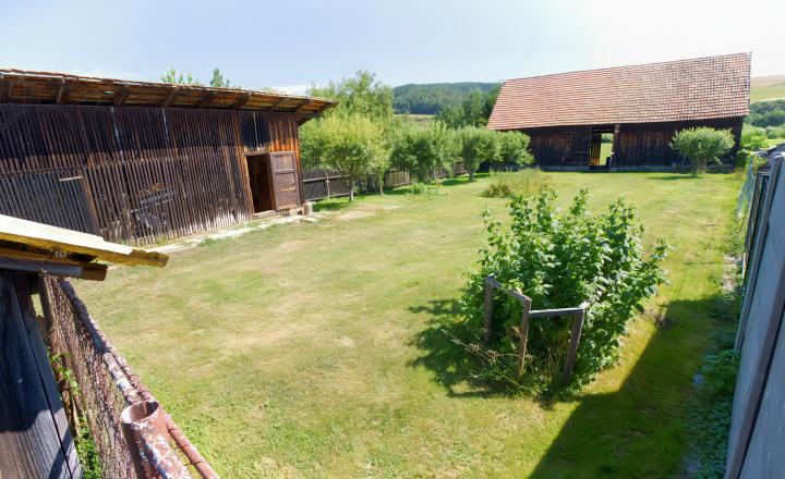 Rodinný dom (1 293 m²) s  veľkou záhradou a stodolou, Domaňovce - fotografia 6