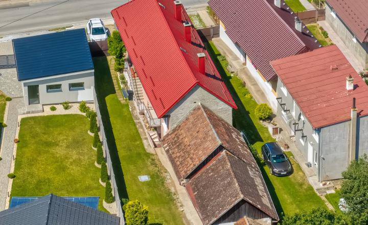 Rodinný dom (1 293 m²) s  veľkou záhradou a stodolou, Domaňovce - fotografia 11
