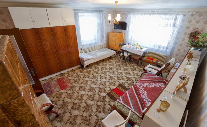 Rodinný dom (1 293 m²) s  veľkou záhradou a stodolou, Domaňovce - fotografia 13