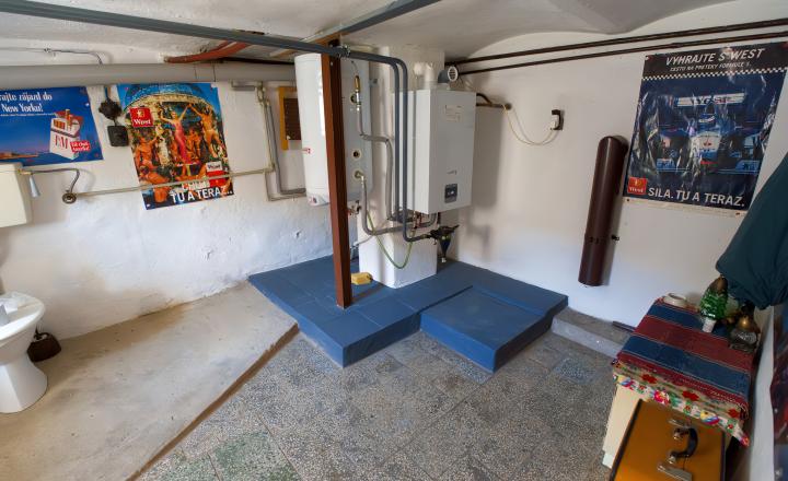 Rodinný dom (1 293 m²) s  veľkou záhradou a stodolou, Domaňovce - fotografia 23