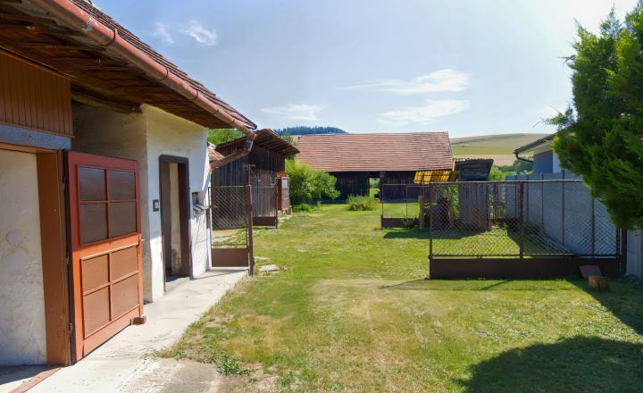 Rodinný dom (1 293 m²) s  veľkou záhradou a stodolou, Domaňovce - fotografia 24