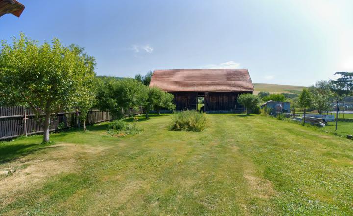 Rodinný dom (1 293 m²) s  veľkou záhradou a stodolou, Domaňovce - fotografia 25