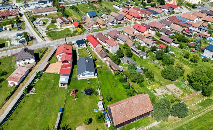 Rodinný dom (1 293 m²) s  veľkou záhradou a stodolou, Domaňovce - fotografia 34