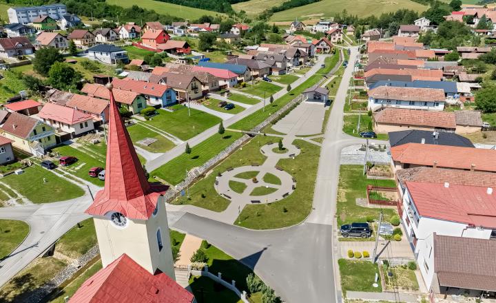 Rodinný dom (1 293 m²) s  veľkou záhradou a stodolou, Domaňovce - fotografia 35
