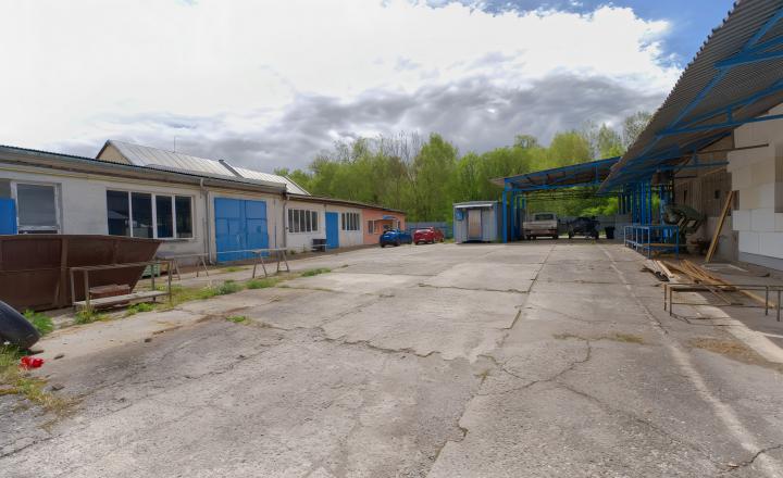 Komerčný pozemok (409 m²) s prístreškom v uzavretom areáli, Levoča - fotografia 1