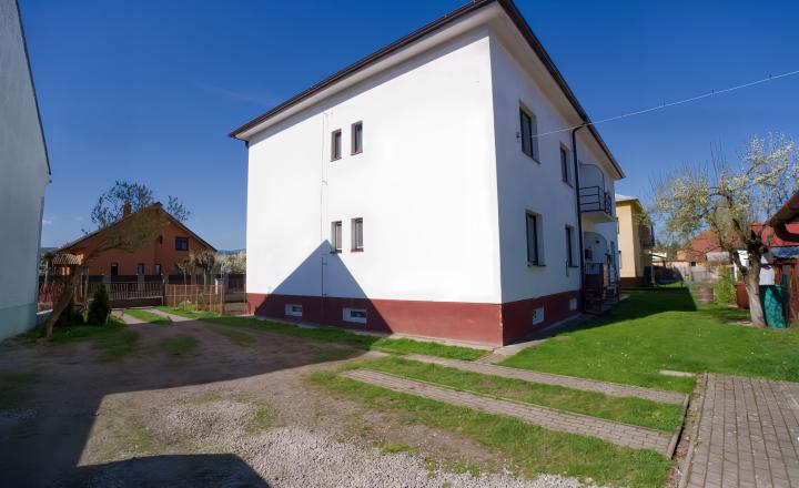 Byt 3+1 (104 m2) s 2 balkónmi, garážou a záhradou, centrum SNV - fotografia 4