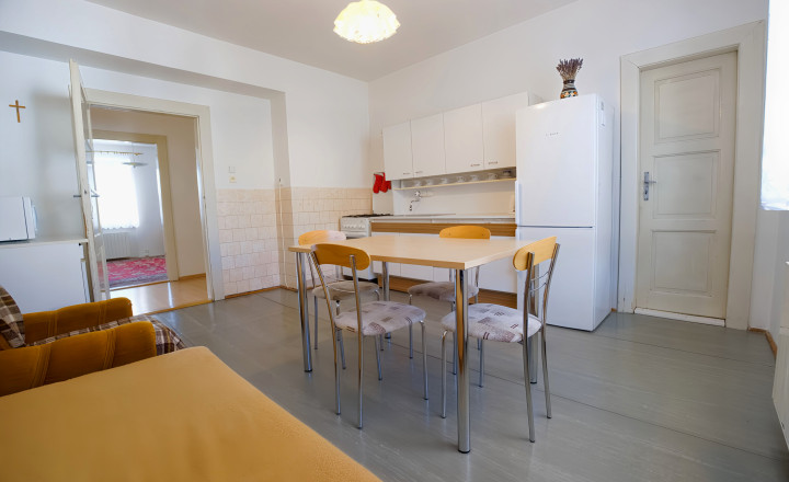 Byt 3+1 (104 m2) s 2 balkónmi, garážou a záhradou, centrum SNV - fotografia 15
