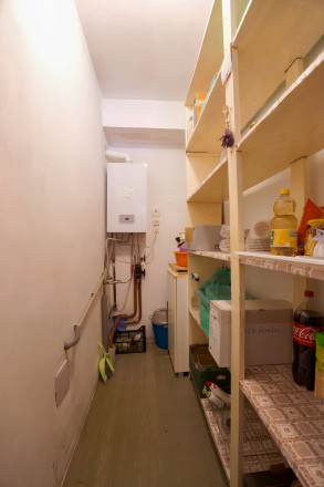 Byt 3+1 (104 m2) s 2 balkónmi, garážou a záhradou, centrum SNV - fotografia 16