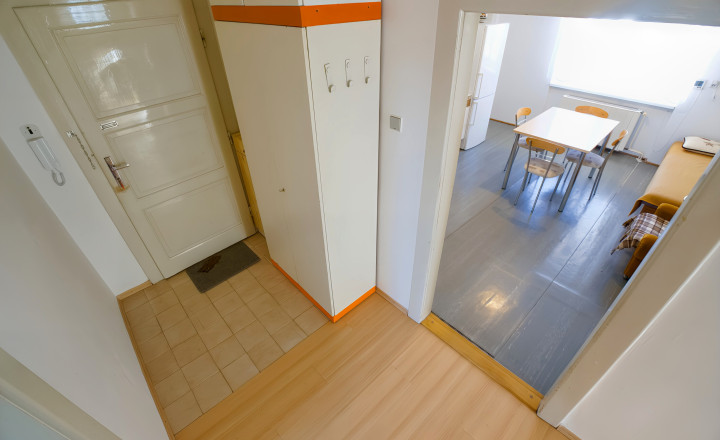 Byt 3+1 (104 m2) s 2 balkónmi, garážou a záhradou, centrum SNV - fotografia 32