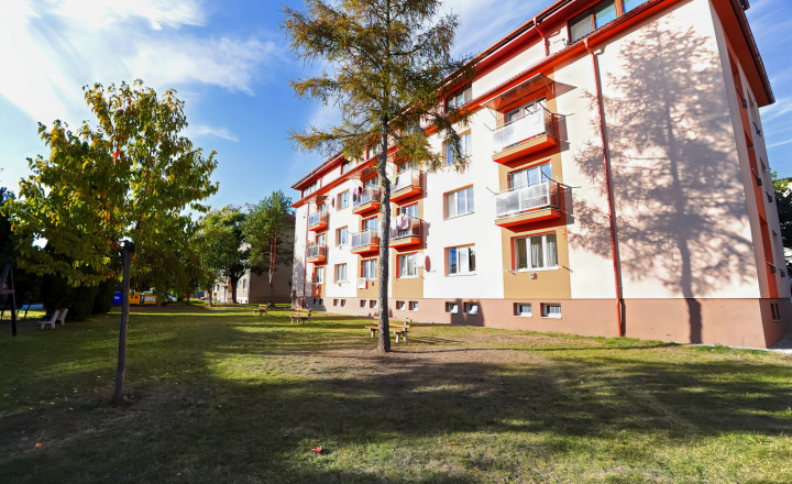 Tehlový byt 3-izbový (73 m²) s 2 balkónmi, centrum Spišská Nová Ves - fotografia 1