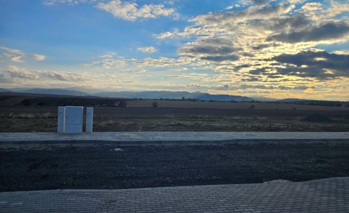 Na predaj ponúkame stavebný pozemok s vedľajším pozemkom ! - fotografia 4