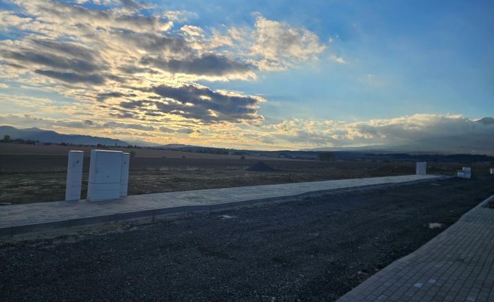 Na predaj ponúkame stavebný pozemok s vedľajším pozemkom ! - fotografia 5