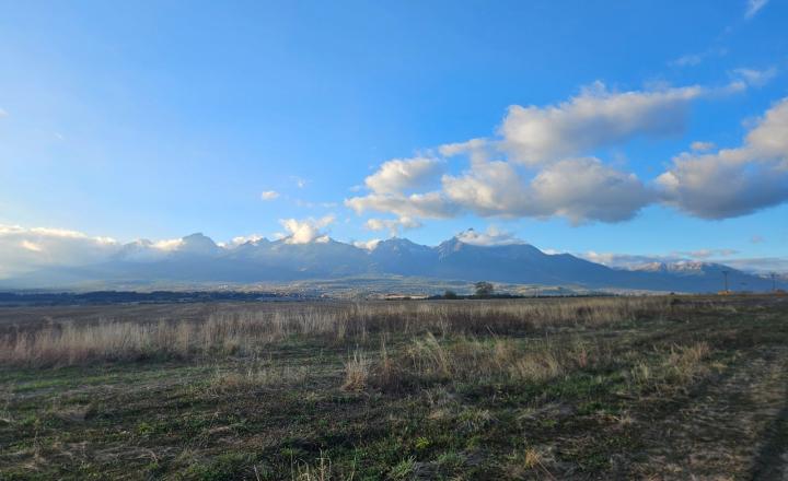 Na predaj ponúkame stavebný pozemok s vedľajším pozemkom ! - fotografia 7