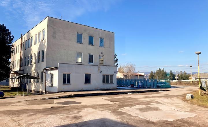 Podn. areál - adm, výroba, garáže, sklady (3,3 ha) neďaleko Košíc - fotografia 7