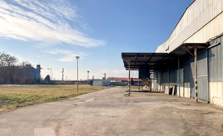 Podn. areál - adm, výroba, garáže, sklady (3,3 ha) neďaleko Košíc - fotografia 13