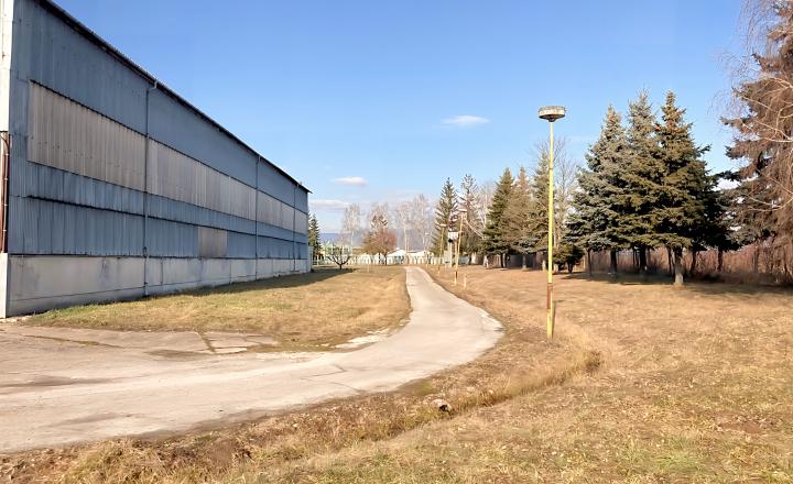 Podn. areál - adm, výroba, garáže, sklady (3,3 ha) neďaleko Košíc - fotografia 14