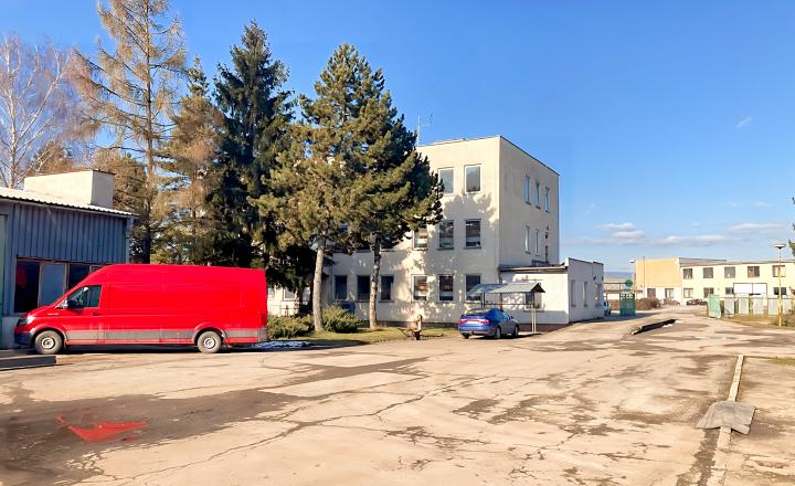 Podn. areál - adm, výroba, garáže, sklady (3,3 ha) neďaleko Košíc - fotografia 19
